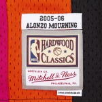 Mitchell & Ness Pánský dres Miami Heat NBA Alonzo Mourning #33 2005-06 Swingman Alternate Velikost: XL
