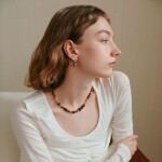 Náušnice Ursa - santalové dřevo, stříbrné zapínání, Hnědá