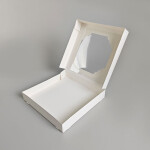 Cake star krabička bílá s okénkem nízka 20x20x3,5cm