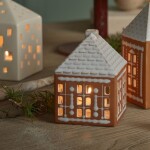 KÄHLER Porcelánový svícen Gingerbread Lighthouse Small, hnědá barva, porcelán