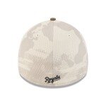 New Era Pánská kšiltovka Kansas City Royals MLB 2025 Armed Forces 39THIRTY Flex Velikost: M/L