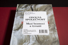 Odolná společnost. Mezi bezmocí a tyranií - Alice Koubová, Barbora Baronová