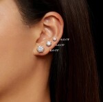 Elenys stříbrné pozlacené peckové náušnice Brilla s moissanitem 18K bílé zlato Karátová váha a velikost kamene: 1.0 ct / průměr 6.5 mm