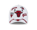 New Era Pánská kšiltovka Chicago Bulls NBA 9FORTY M-Crown A-Frame Trucker All Over bílá