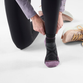 Dámské merino ponožky SMARTWOOL Women's Hike Light Cushion Ankle Socks, Charcoal velikost: 38-41 (M)