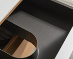 CERANO - Koupelnová skříňka Velora - dub medový, úchytka chrom + deska pod umyvadlo Navira Slim - 18 mm + konzole chrom - 140x54,8x46,5 CER-668093