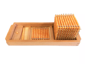 Moyo Montessori Moyo Montessori Úvodní podnos k perlovému materiálu