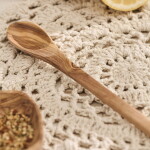 Ib Laursen Dlouhá dřevěná lžička Olive Wood, přírodní barva, dřevo,