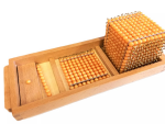 Moyo Montessori Moyo Montessori Úvodní podnos k perlovému materiálu