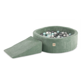 PLUSH NEST PLUSH NEST Mini hřiště s bazénem Ø 90 × 30 cm s herním prvkem (trojúhelník) a 200 míčky zelené