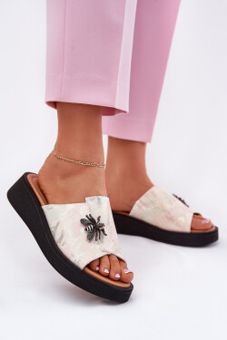 Dámské kožené pantofle s broží Vinceza 66752 béžové 37