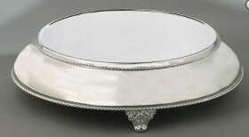 Dortisimo Luxusní kruhový stojan postříbřený s rozšířenou základnou (45,7 cm)