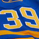 Mitchell & Ness Pánský dres Dominik Hasek Buffalo Sabres 1995 NHL Dark Jersey Velikost: XL