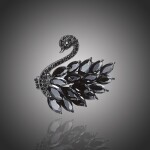 Exkluzivní brož Swarovski Elements Sabrina - černá labuť, Černá