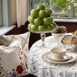 Strömshaga Vyšívaný povlak na polštář Rosendal 45 × 45 cm, červená barva, textil