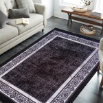 DumDekorace Elegantní černý koberec s ornamentálním okrajem Šířka: 160 cm | Délka: 220 cm