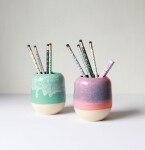 Studio Arhoj Stojánek na psací potřeby Coral Reef, růžová barva, keramika