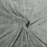 Jemná dekorativní deka šedé barvy Šířka: cm Délka: cm