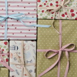 Ib Laursen Balicí papír Daisies Green – 5 m, zelená barva, papír