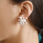 Náušnice s perlami ve výrazném květinovém designu, Stříbrná Bílá