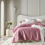 DumDekorace Růžový velurový přehoz na postel Feel 220 x 240 cm