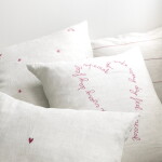 Bastion Collections Lněný polštář s výplní Naturel / Heart in Rose 30 × 50 cm, přírodní barva, textil