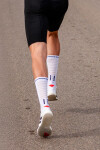 Běžecké kompresní ponožky Compressport Aero Socks 2.0 - White/Black Velikost: EU 42-44