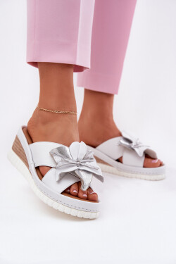 Kožené Dámské Klapky Na Platformě S Ozdobným Květem Artiker Bílá-Stříbrná 54C0538 37