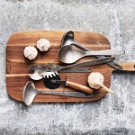 Nicolas Vahé Krájecí kolečko Pizza, stříbrná barva, přírodní barva, dřevo, kov