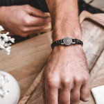 Pánský náramek Větrná růžice - pravá kůže, chirurgická ocel, Černá 22 cm