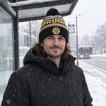 New Era Pánská zimní čepice Boston Bruins NHL Pom Wordmark