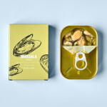 Nicolas Vahé Modré slávky v oleji s česnekem 110 g, žlutá barva, kov