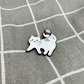 Pinarna.cz Kočička se skleničkou vína