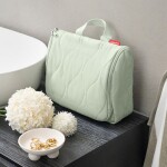 Toaletní taštička Reisenthel Toiletbag XL Puffer iced matcha