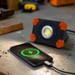 LED reflektor 10W, přenosný, nabíjecí, 1000lm, oranžovo-černý SWM10WRE