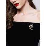 Brož se zirkony a krystaly Swarovski Elements Carolina - květina, Zlatá