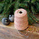 Chic Antique Jutový provázek 160 m – Cherry / Beige / Gold thread, červená barva, textil