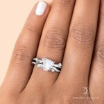 Royal Fashion stříbrný prsten GU-DR24615R-SILVER-MOONSTONE-SAPPHIRE Velikost: 8 (EU: 57-58)
