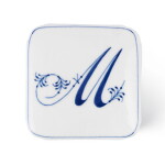 Royal Copenhagen Porcelánová mini dóza Bonbonniere Alphabet – M, bílá barva, porcelán