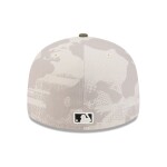 New Era Pánská kšiltovka Seattle Mariners MLB 2025 Authentic Armed Forces Pre-Curved 59FIFTY Fitted Velikost: 7 5/8