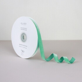 Bella Rose Sametová stuha 1 cm – Dusty Mint (10 m), zelená barva, textil