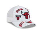 New Era Pánská kšiltovka Chicago Bulls NBA 9FORTY M-Crown A-Frame Trucker All Over bílá