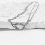 Náhrdelník z chirurgické oceli s propleteným uzlem Inés, Stříbrná 38 cm + 5 cm (prodloužení)