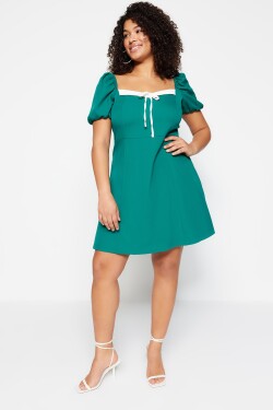 Trendyol Curve zelené tkané šaty s detaily límce