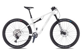 4EVER SONNIC TEAM pneu 29", rám L, model 2026, white/silver sand - ZDARMA dopravné, odborná montáž, seřízení, dárkový poukaz na nákup příslušenství! (Záruka nejlepší ceny. Nalezli jste někde lepší cenu? Napište nám a zkusíme ji trumfnout! )