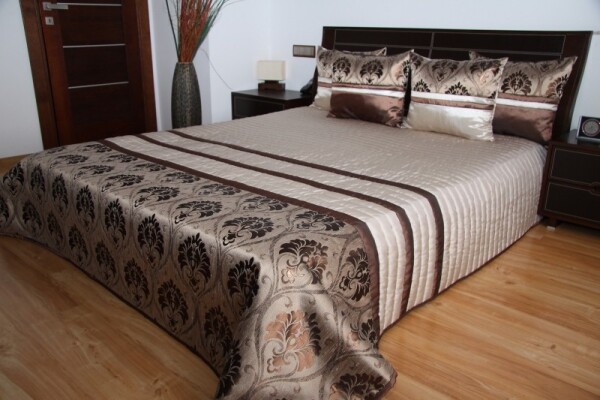 DumDekorace DumDekorace Luxusní přehozy na postel ve světle hnědé barvě s proužky a vzorem Šířka: 170 cm | Délka: 210 cm