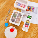 Cake star Krabička na makronky bílá se zlatým rámečkem 15,5x12,5x5,2 cm (na 10 kusů)