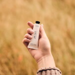 SCOTTISH FINE SOAPS Hydratační krém na ruce Au Lait 30 ml, bílá barva
