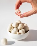 Vilgain Lyofilizované jahody v čokoládě – bílá čokoláda 120 g