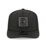 New Era Pánská kšiltovka Tampa Bay Buccaneers NFL Black Historic Logo 2026 Training Camp 9SEVENTY Stretch-Snap